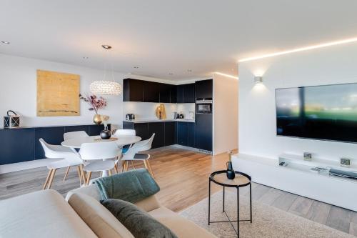 a living room with a couch and a table at Nautica Faulensee in Faulensee