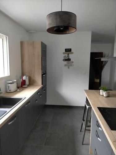Dapur atau dapur kecil di Villa Donostia - Jacuzzi & piscine chauffée
