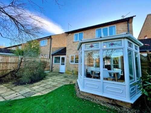 a gazebo in the backyard of a house at J&J stays 5 bedroom detached house in Peterborough with parking in Peterborough