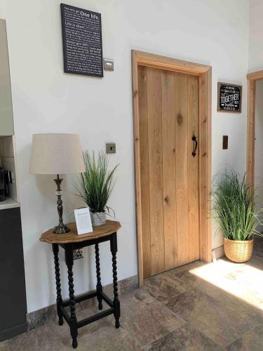 Gambar di galeri bagi Stone barn rural location, with amazing views! di Bridgend