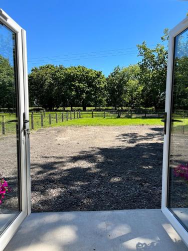 Gambar di galeri bagi Stone barn rural location, with amazing views! di Bridgend