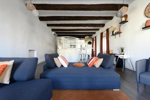 a living room with a blue couch and a table at Vieux-Port Magnifique Appartement Loft in Marseille