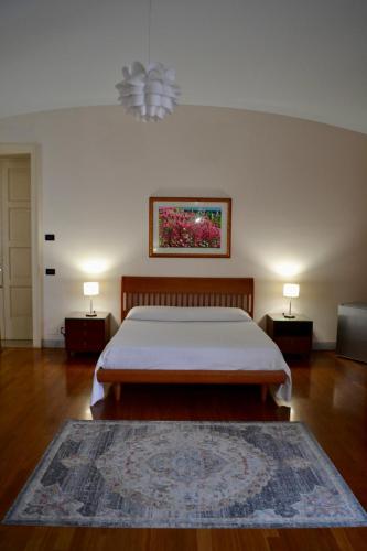 a bedroom with a large bed and two lamps at Demenna Suite in La Rocca