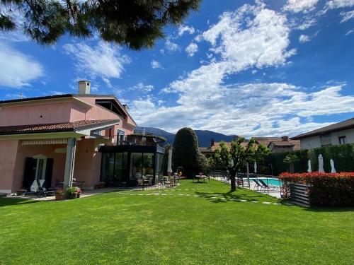 a house with a yard with a swimming pool at Villa Costantina with heated POOL in Cannobio
