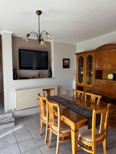 Μια τηλεόραση ή/και κέντρο ψυχαγωγίας στο Thealassa Villa