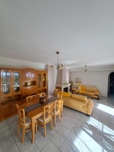 Η κουζίνα ή μικρή κουζίνα στο Thealassa Villa
