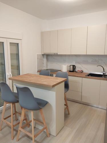 AniBo Studios & Apartments AD30