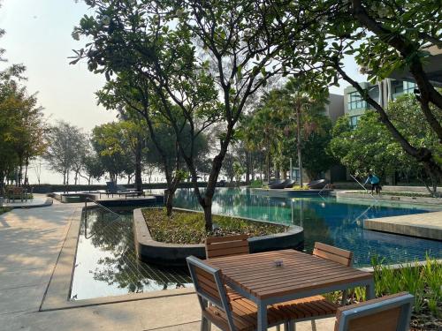 Kolam renang di atau dekat dengan Room in Tambon Cha-am