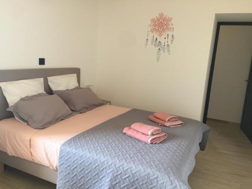 two towels sitting on a bed in a bedroom at Maison avec vue et sa piscine chauffée privative in Bessas