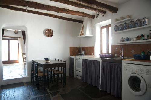A kitchen or kitchenette at Casa Josefa