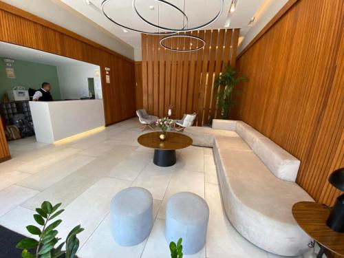 a lobby with a table and chairs and a chandelier at Monumental BR1 in Lima