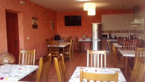 a dining room with tables and chairs in a restaurant at Hostal A La Sombra Del Laurel in Navarrete
