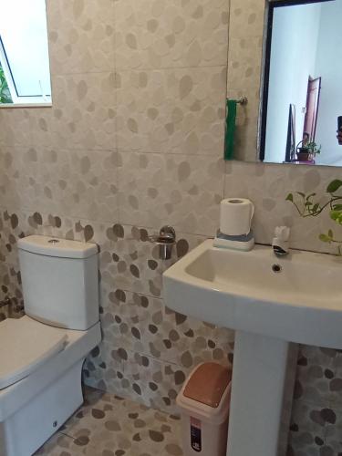 Koupelna v ubytování Thenu Homestay