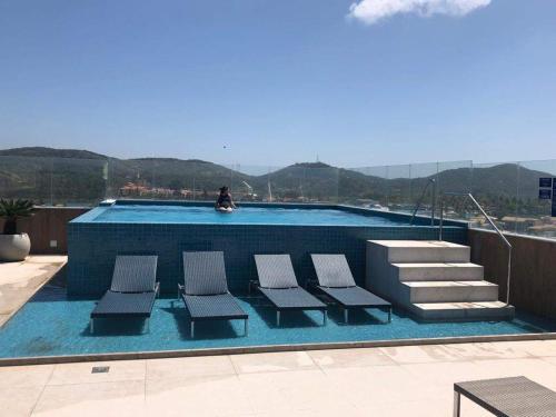 Kolam renang di atau dekat dengan Apart SB Cabo Frio