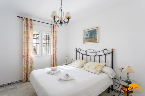 Ένα ή περισσότερα κρεβάτια σε δωμάτιο στο Laja Bermeja by Cadiz Time