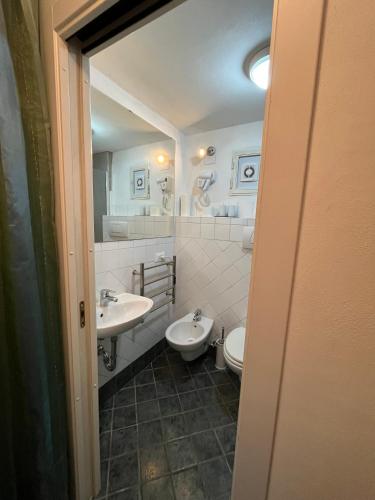 a bathroom with two sinks and a toilet at All' Ombra del Portico in Bologna