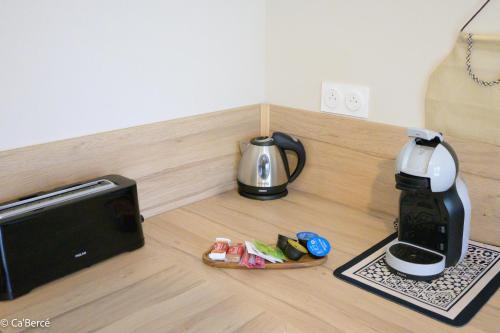 Kemudahan buat kopi dan teh di Cabercé Thoiré