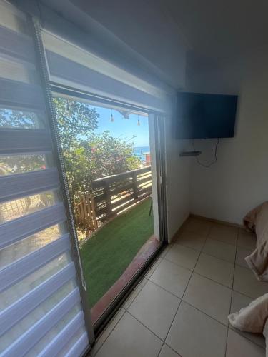 Una televisión o centro de entretenimiento en La Casona el Encanto