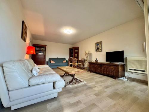 Le Lys - Apt 4 Prs - clim - piscine - parking