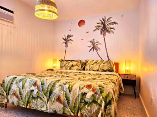 En eller flere senge i et værelse på Cozy Apartment Near Brickell