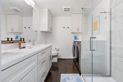 Bilik mandi di Charming Home in Bellevue Near Downtown n Microsoft