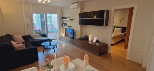 Reserva del Higueron Palm and Pool Apartment