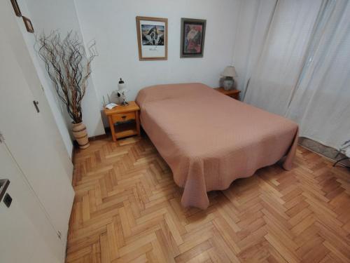 Postel nebo postele na pokoji v ubytování EFDEPARTAMENTOS Dos ambientes Plaza Colon