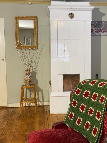 a living room with a couch and a mirror at Villa Apple Garden in Tingsryd