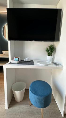 TV a/nebo společenská místnost v ubytování Miramare Luxury Rooms