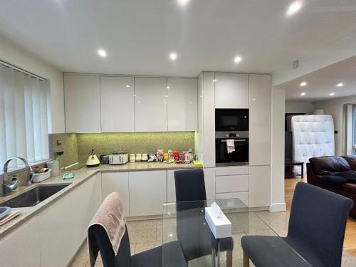 Gallery image of Beaconsfield House, Modern, recently refurbished, self check-in, near Luton Airport in Luton