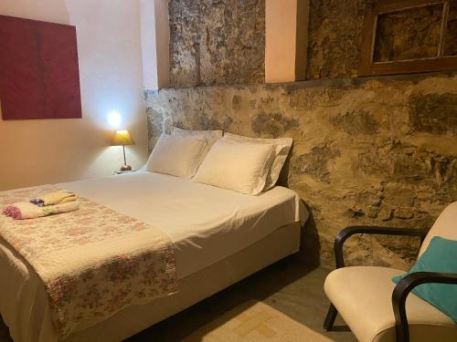 a bedroom with a bed and a chair at Casa da Carmen e do Fernando in Rio de Janeiro