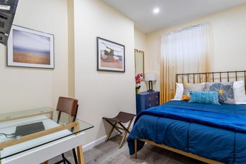 Postel nebo postele na pokoji v ubytování Upscale Relax 2 Bedroom near Yankee Stadium 14 min drive