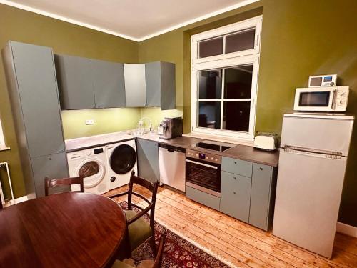 Η κουζίνα ή μικρή κουζίνα στο Appartement Rheinfelsblick - Historische Eleganz und moderner Komfort