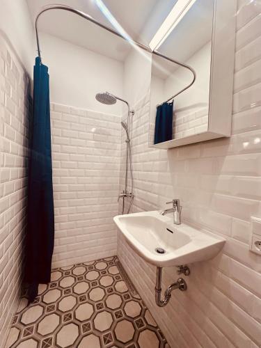 Ένα μπάνιο στο Appartement Rheinfelsblick - Historische Eleganz und moderner Komfort