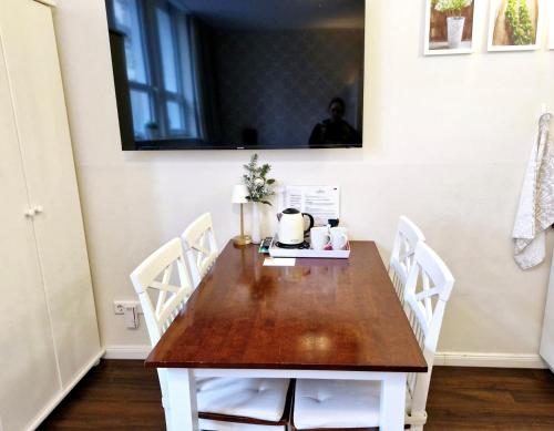 Televisyen dan/atau pusat hiburan di List Five - Your British Guesthouse