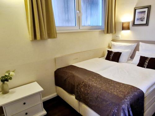 Katil atau katil-katil dalam bilik di List Five - Your British Guesthouse