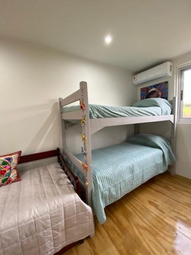 a room with two bunk beds and a couch at Flor de Canela 1 in Punta del Este