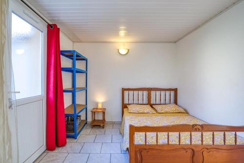 En eller flere senge i et værelse på Appartement 2 pièces, plain-pied, équipé, avec parkings, Réservation minimum 3 nuits