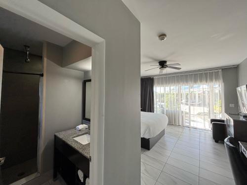 Grace Bay Suites photo 3