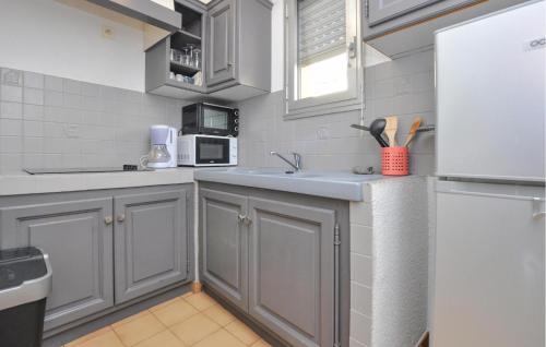 Gorgeous Apartment In Fréjus With Wifi