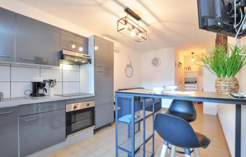 Amazing Apartment In Fréjus With Wifi
