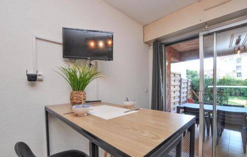Amazing Apartment In Fréjus With Wifi