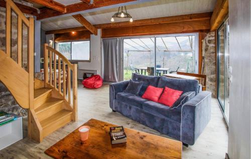 a living room with a blue couch and a table at Stunning Home In Saint Barthélémy-Le-Me in Saint-Barthélemy-le-Meil