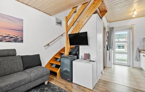 Μια τηλεόραση ή/και κέντρο ψυχαγωγίας στο 2 Bedroom Stunning Home In Fanø
