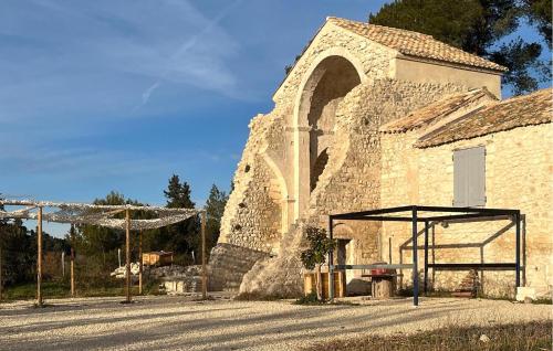 1 Bedroom Gorgeous Home In Orgon