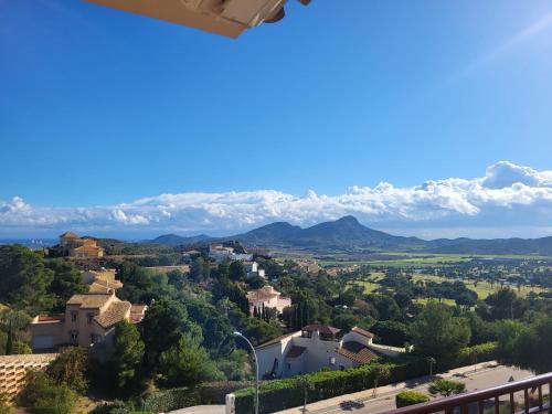 a view of the mountains from a villa at Apartamento duplex en resort de golf y playa in Atamaría