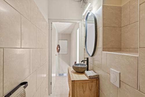 Ένα μπάνιο στο Alma Curacao