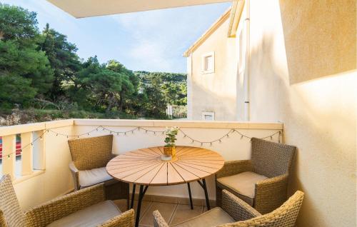 Lovely Apartment In Supetar With Wifi