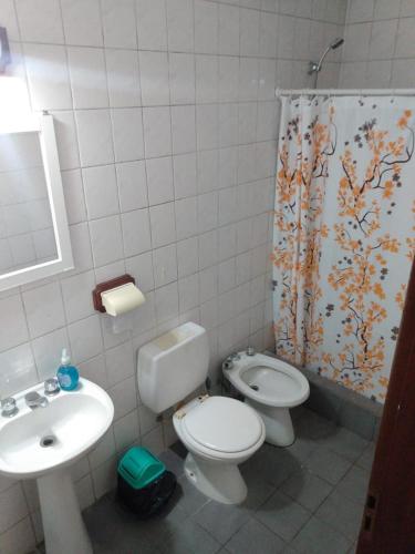 Ein Badezimmer in der Unterkunft El Viejo Roble