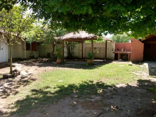 Ein Garten an der Unterkunft El Viejo Roble